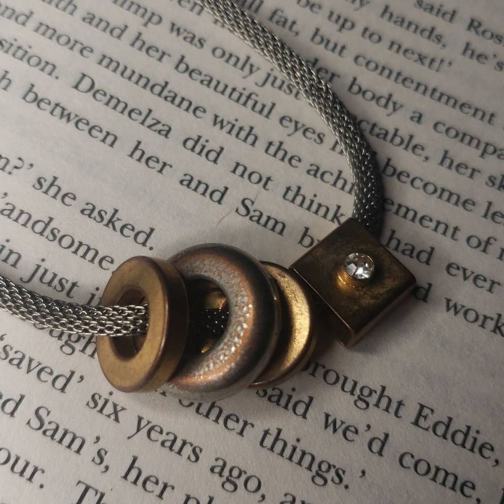 Silver and Gold Round Mesh Necklace with Faux Diamond‎
